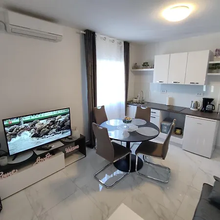 Sun House Apartment Brzac Exterior photo